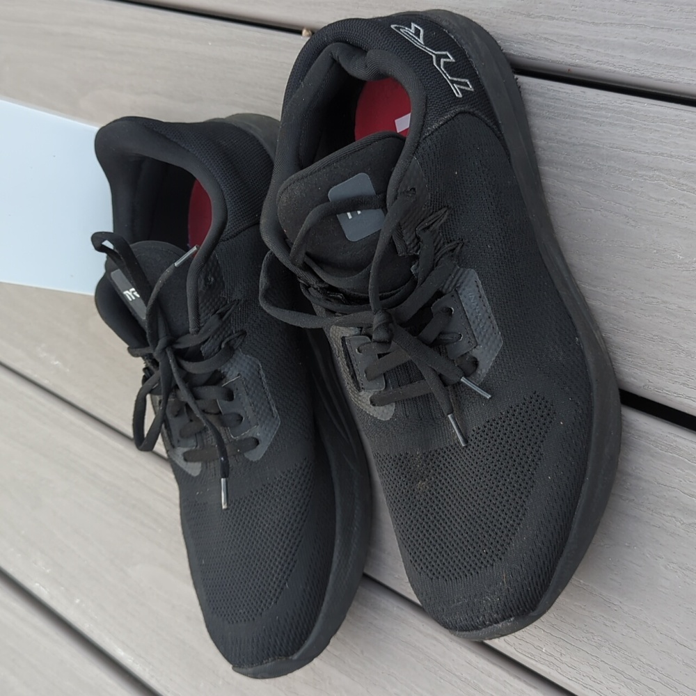 TYR Black 13 like new men's athletic sneakers BLACK